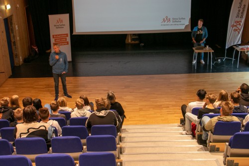 !ttende og niende trinnet ved Honningsvg skole.